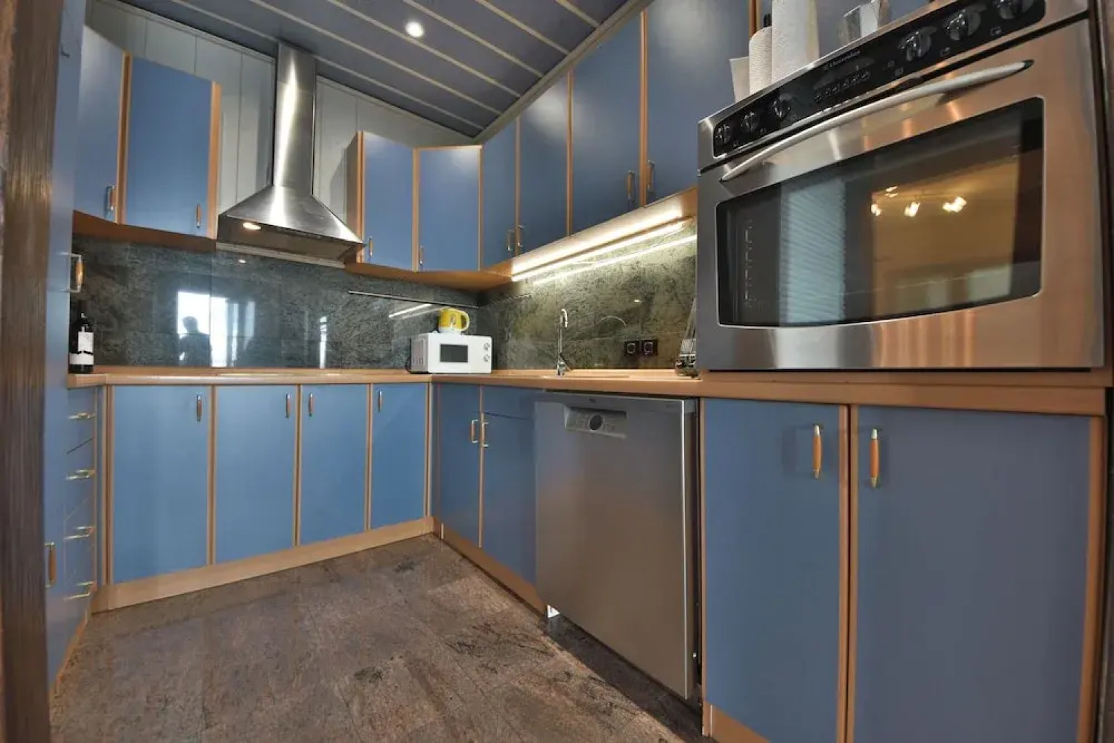 Holiday Home Seafront Escape