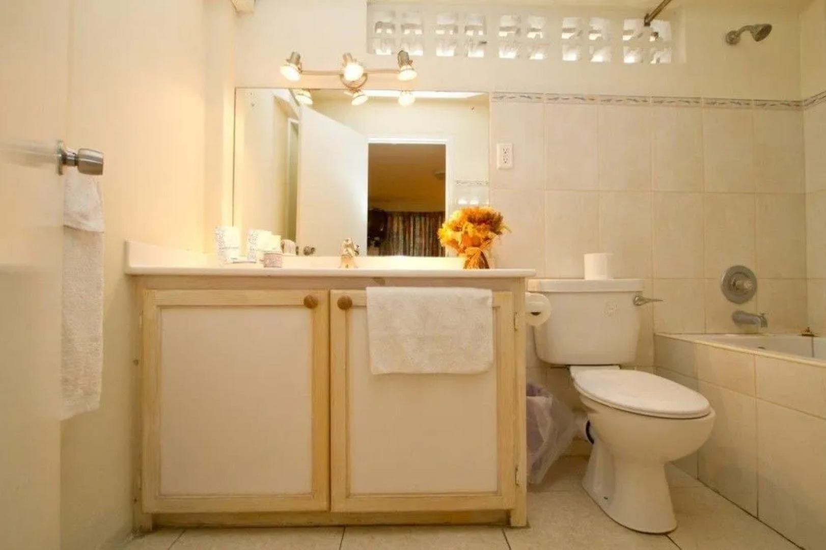 Melrose Beach Apartment