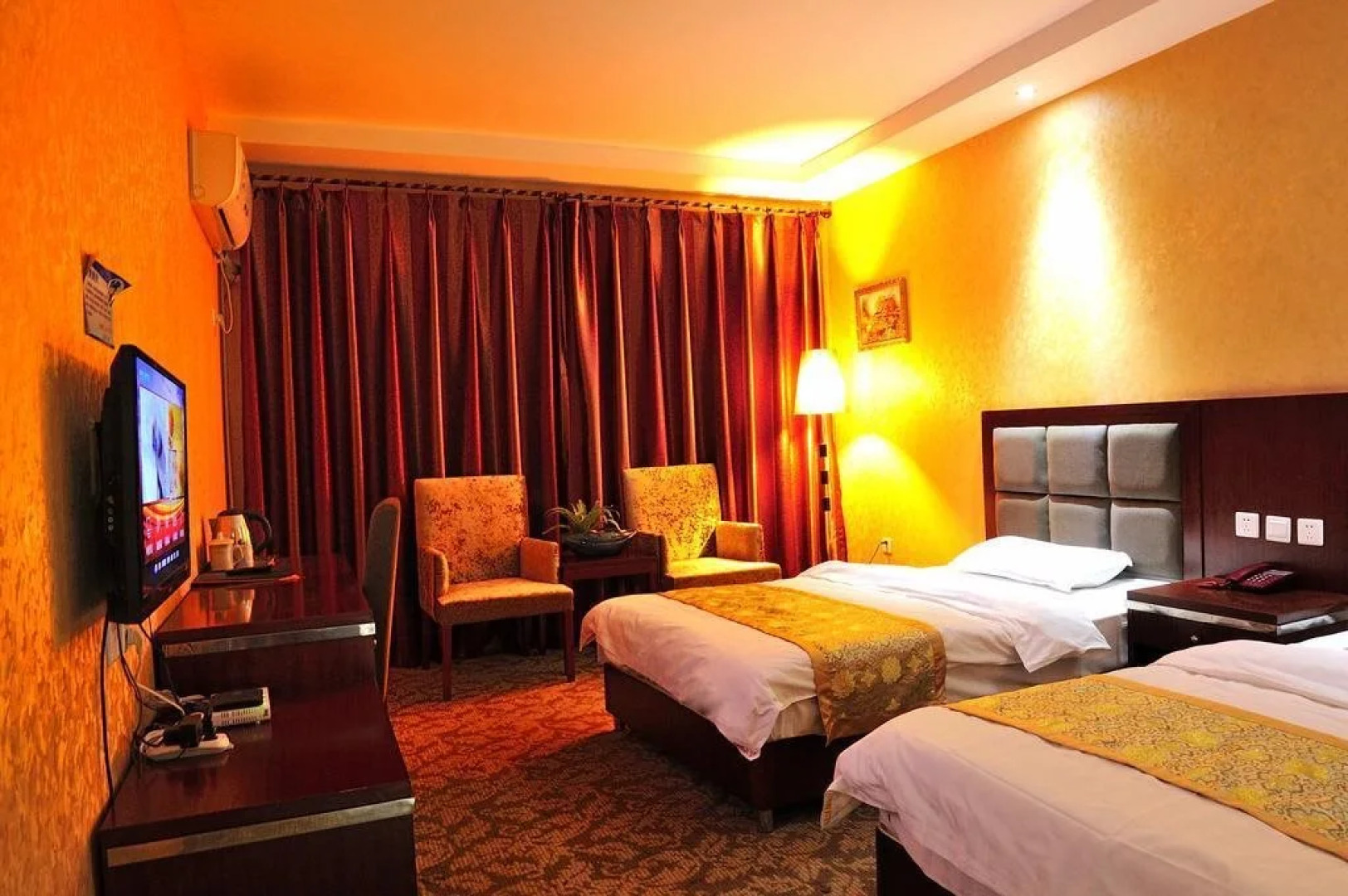 Jiuzhaigou Tusheng Shanzhuang