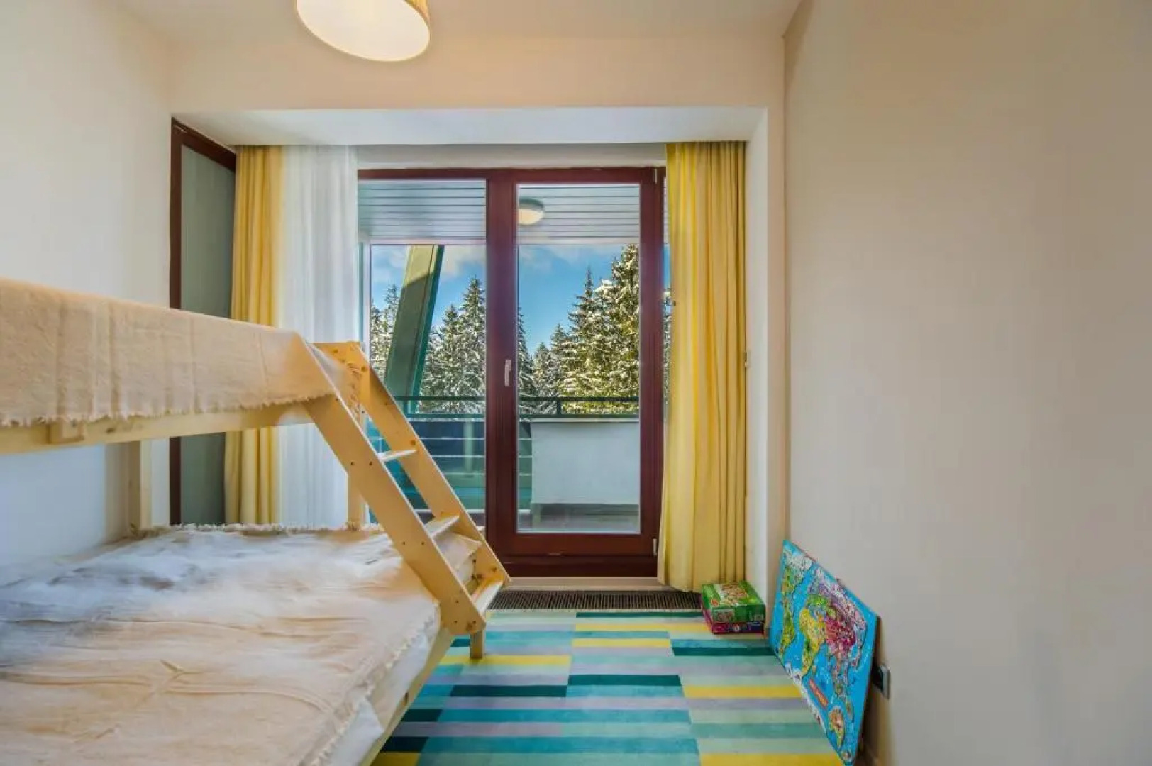 Charming 2-Bedroom, Silver Mountain, A Building