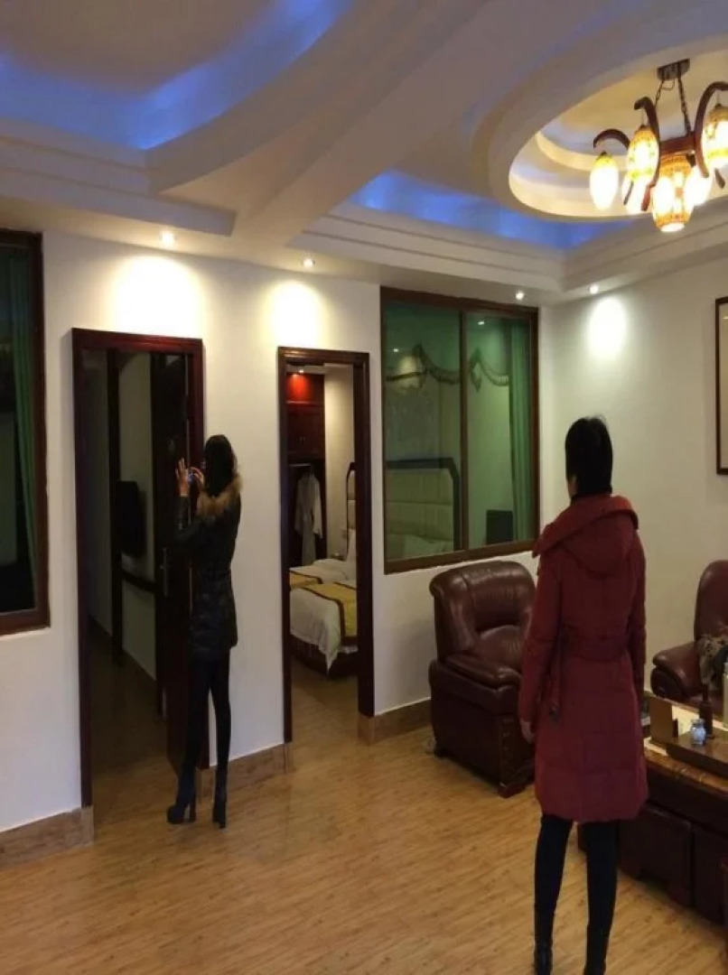 Salt Water Hot Spring Mountain Villa