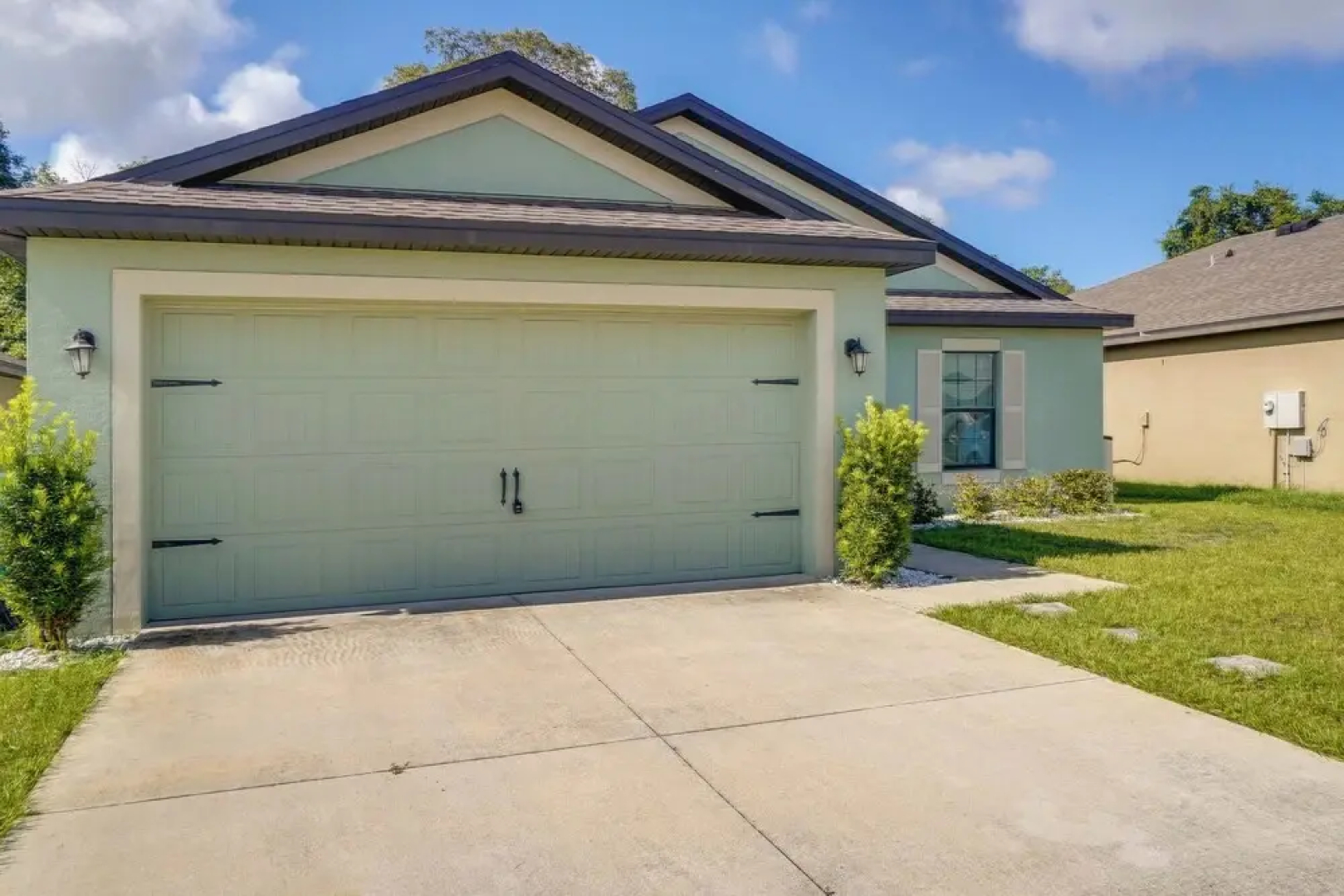 Tavares Retreat w/ Covered Patio & Private Yard