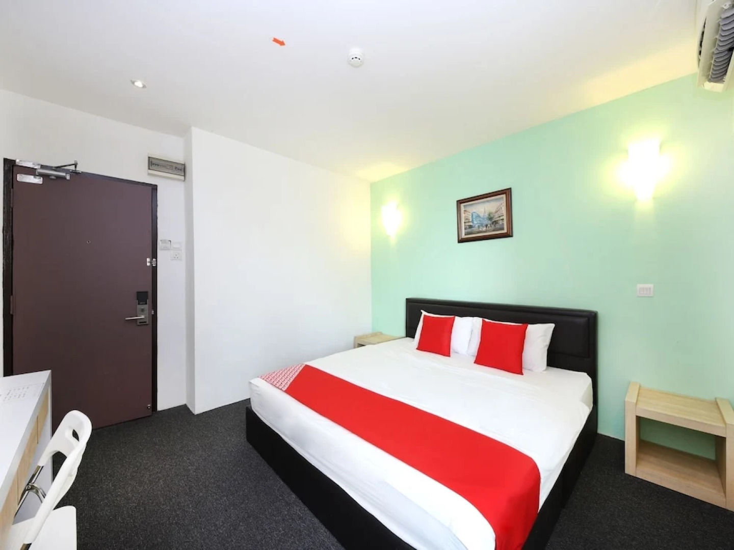 Marvelton Hotel by OYO Rooms