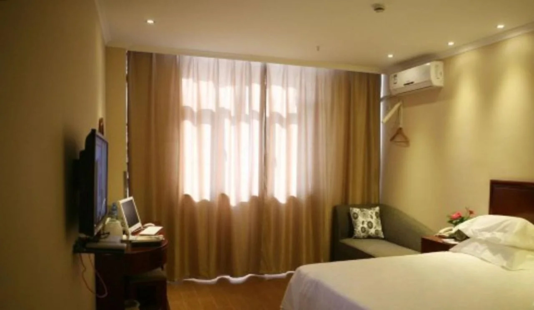 GreenTree Inn Tulufan North Xihuan Road Express Hotel