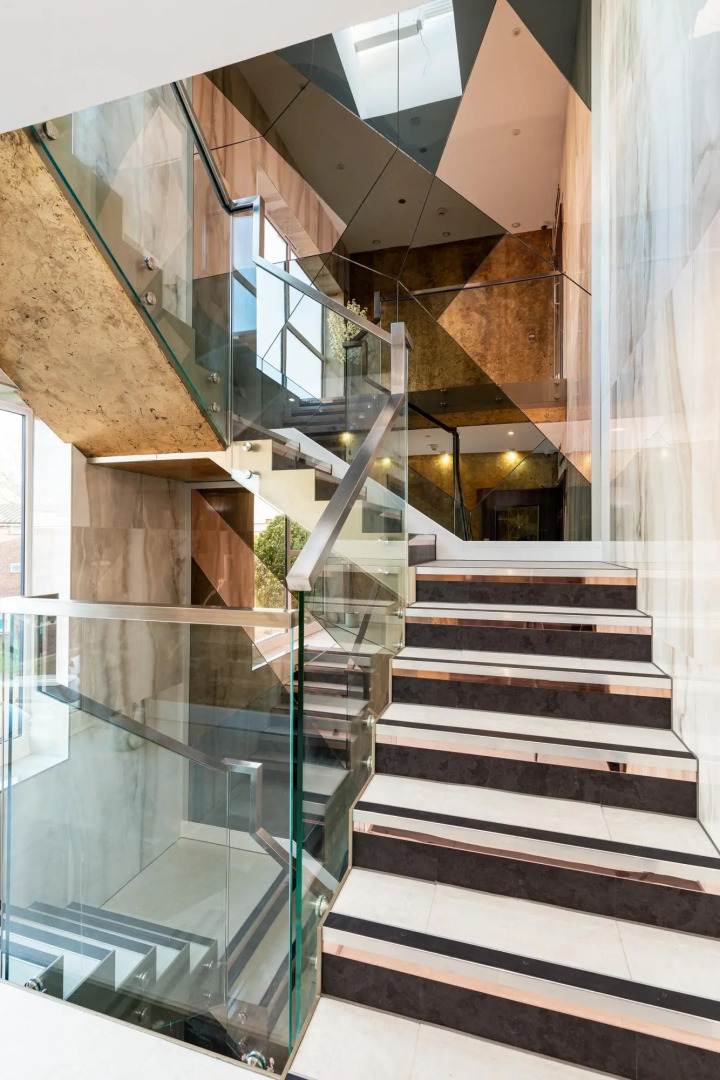 Wonderful Top-floor Apartment