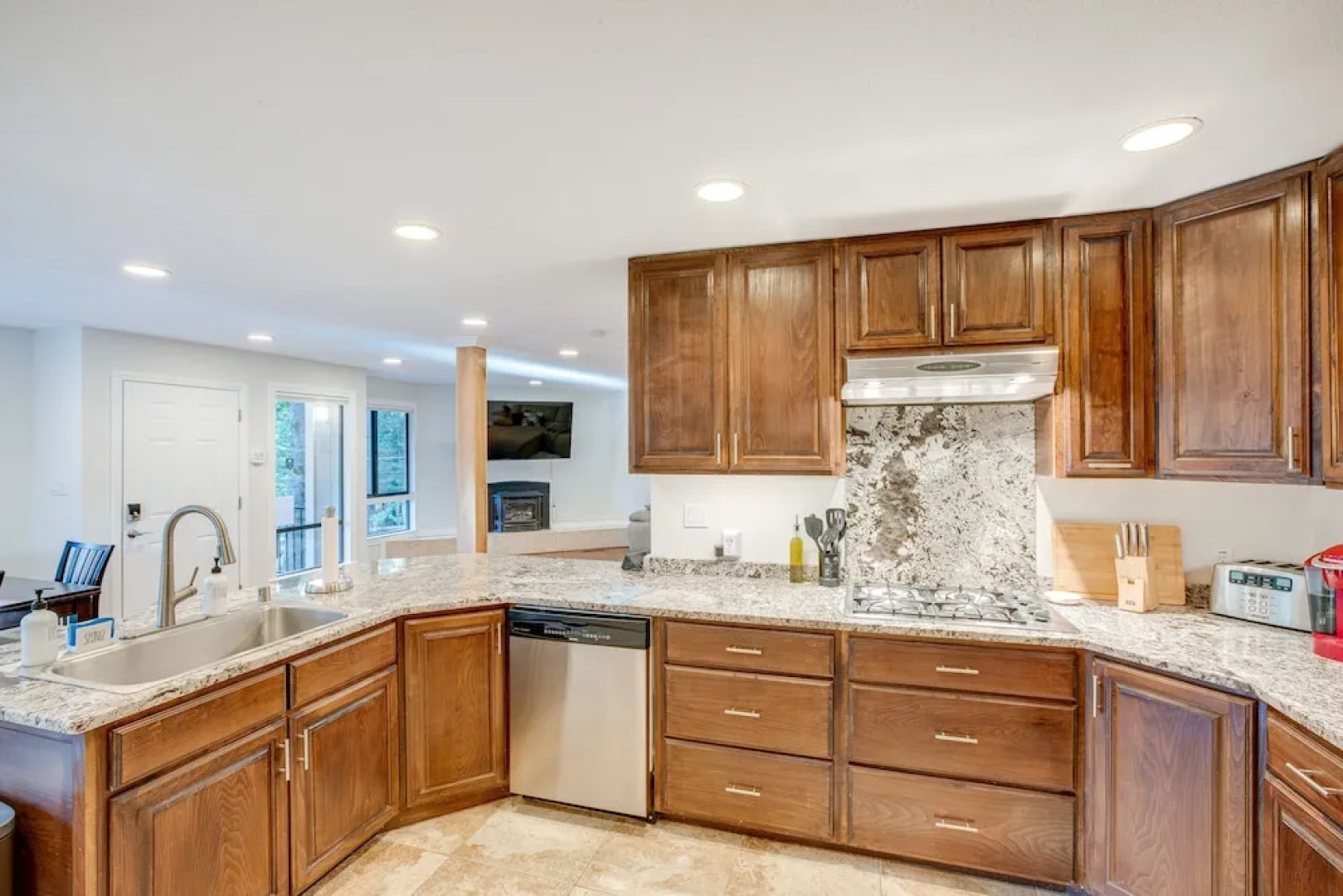 Pollock Pines Cabin: Game Room w/ A/C & Heat!