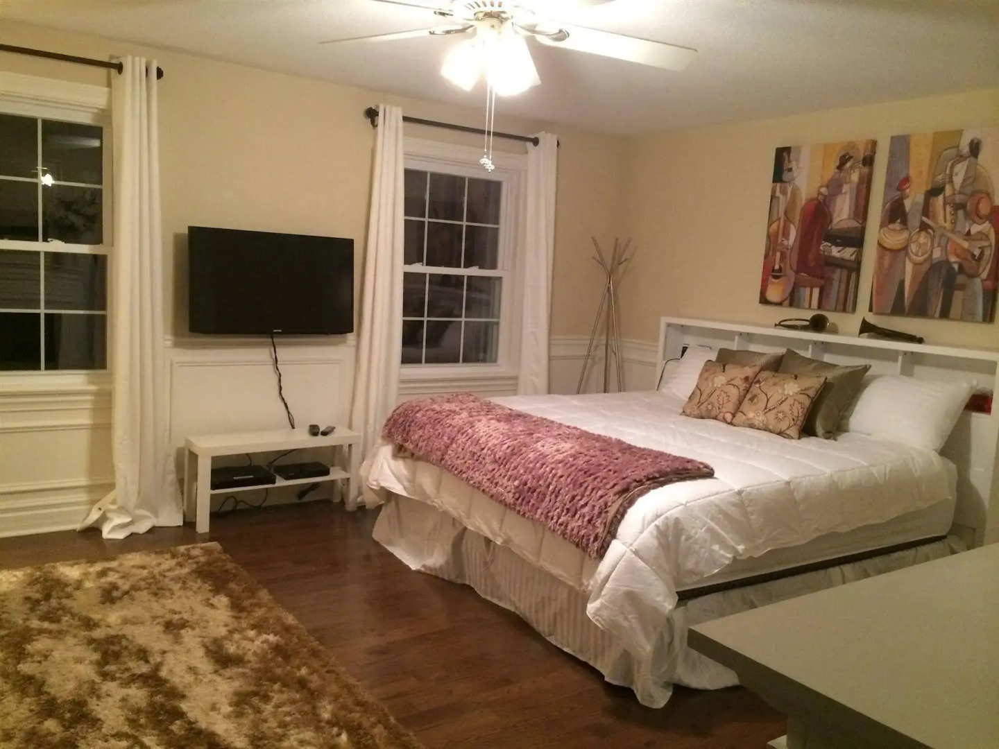 Windsong Manor Bed & Breakfast