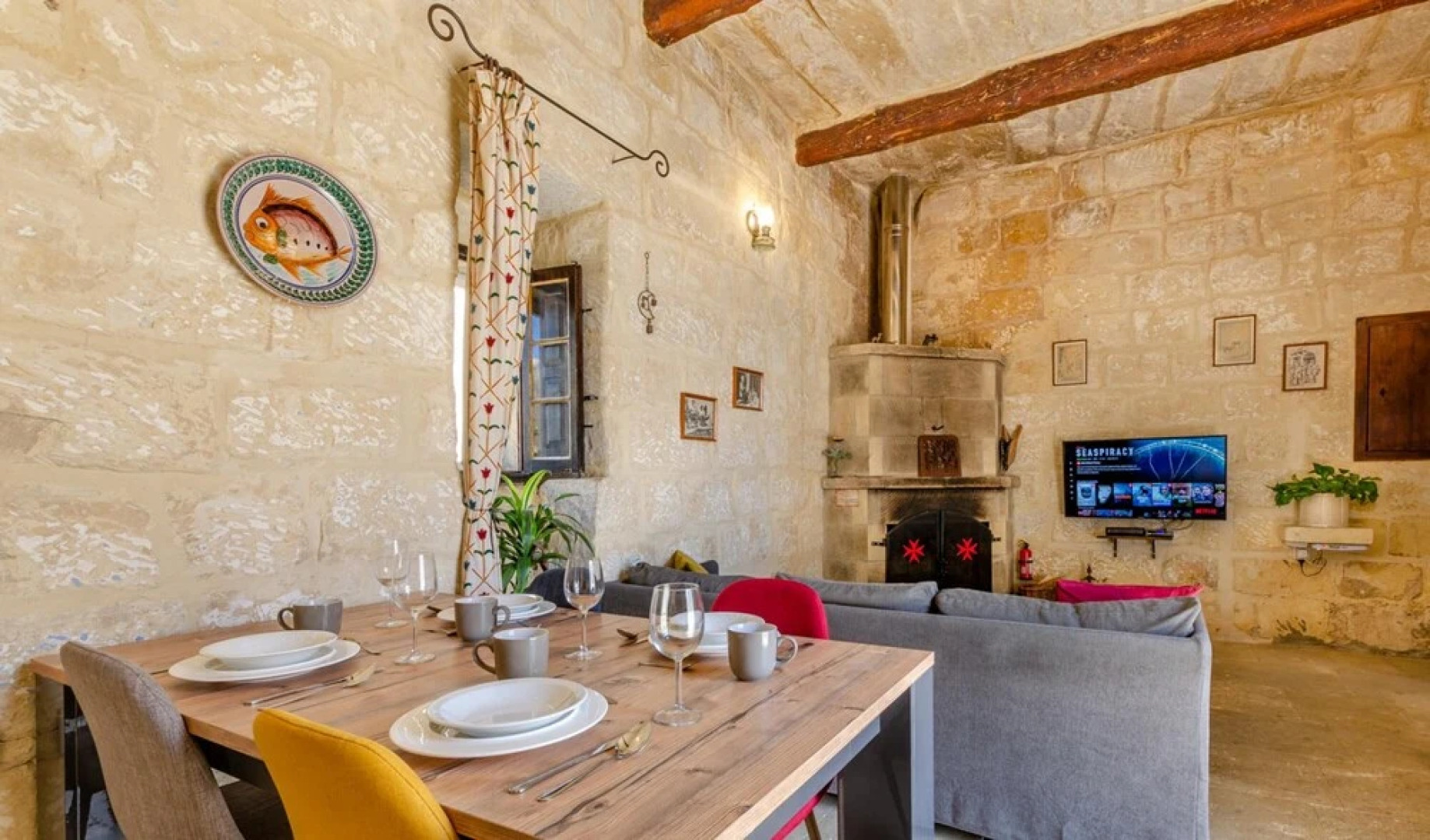 Tranquil Courtyard Retreat in a 1-br Country Home