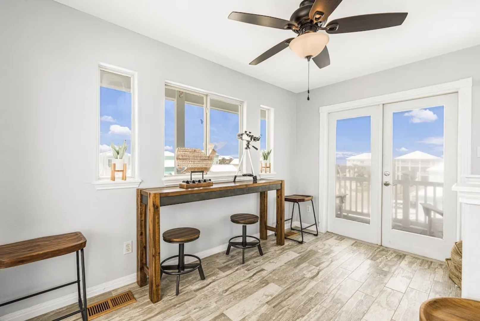 Blue Fin House- Pet Friendly & Boardwalk to the Beach!