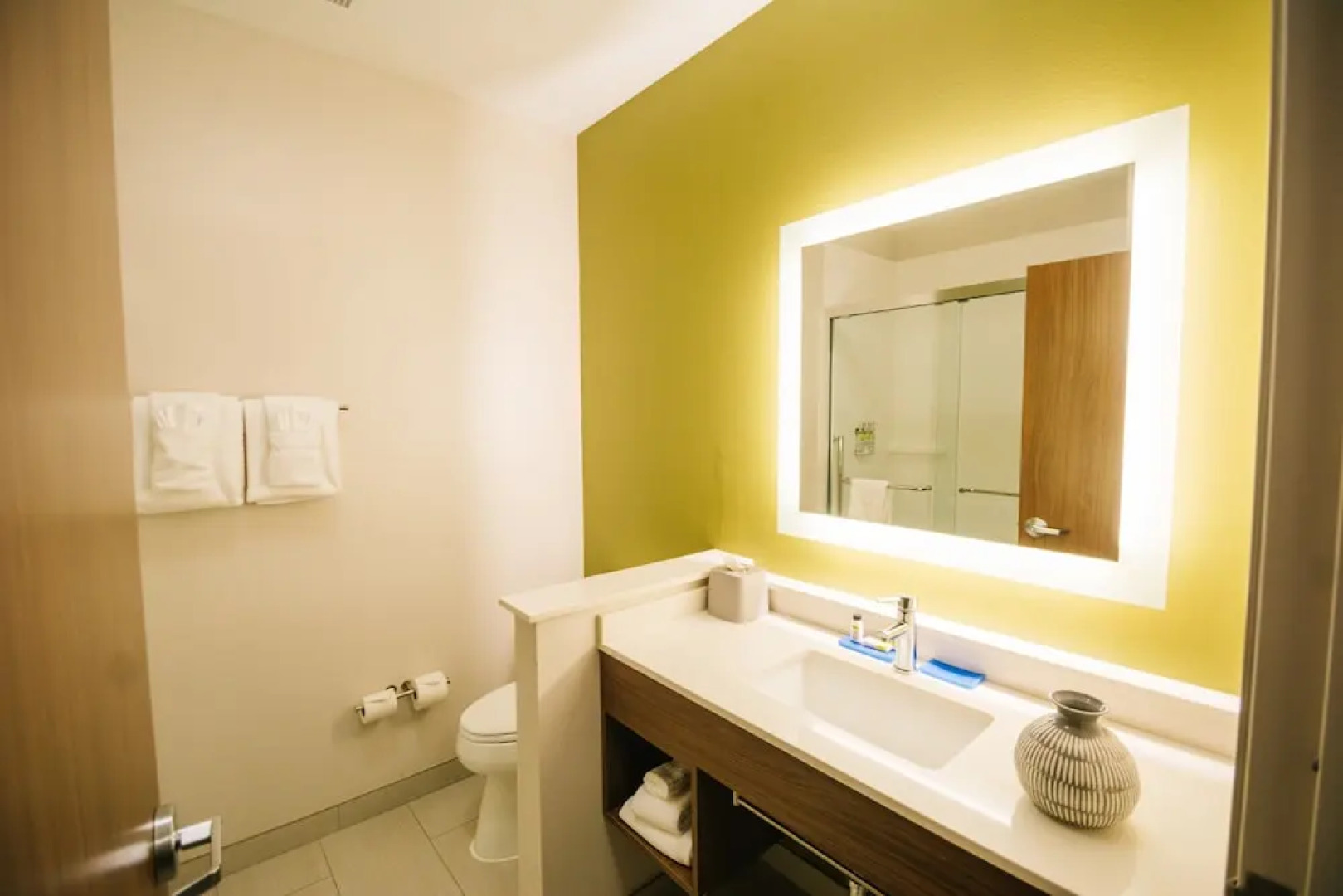 Holiday Inn Express and Suites Birmingham - Homewood, an IHG