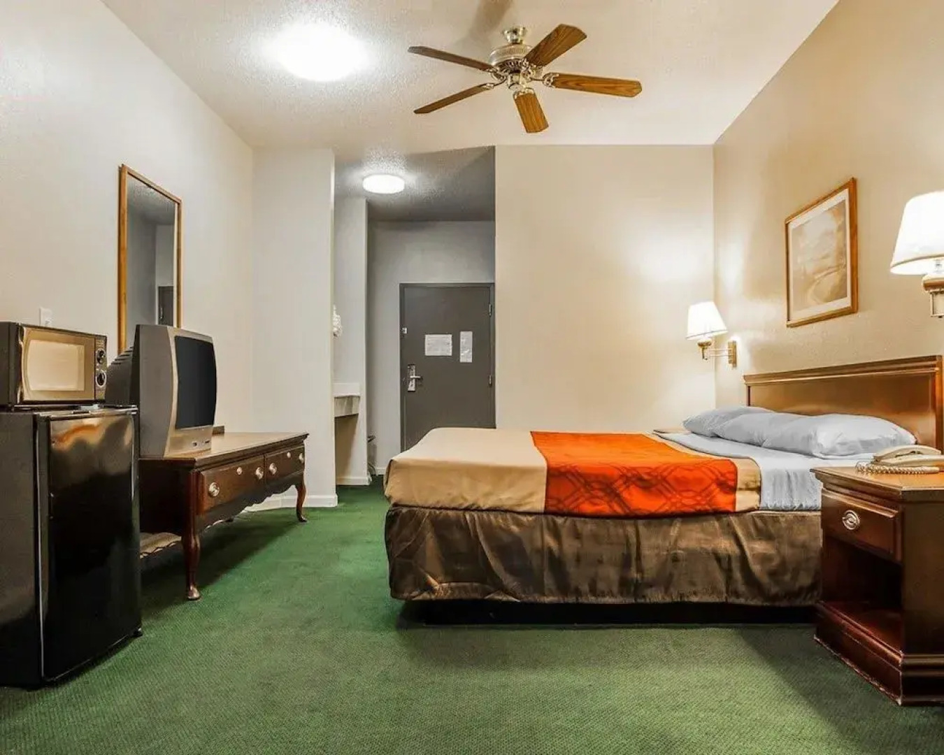 Econo Lodge Inn & Suites Granite City