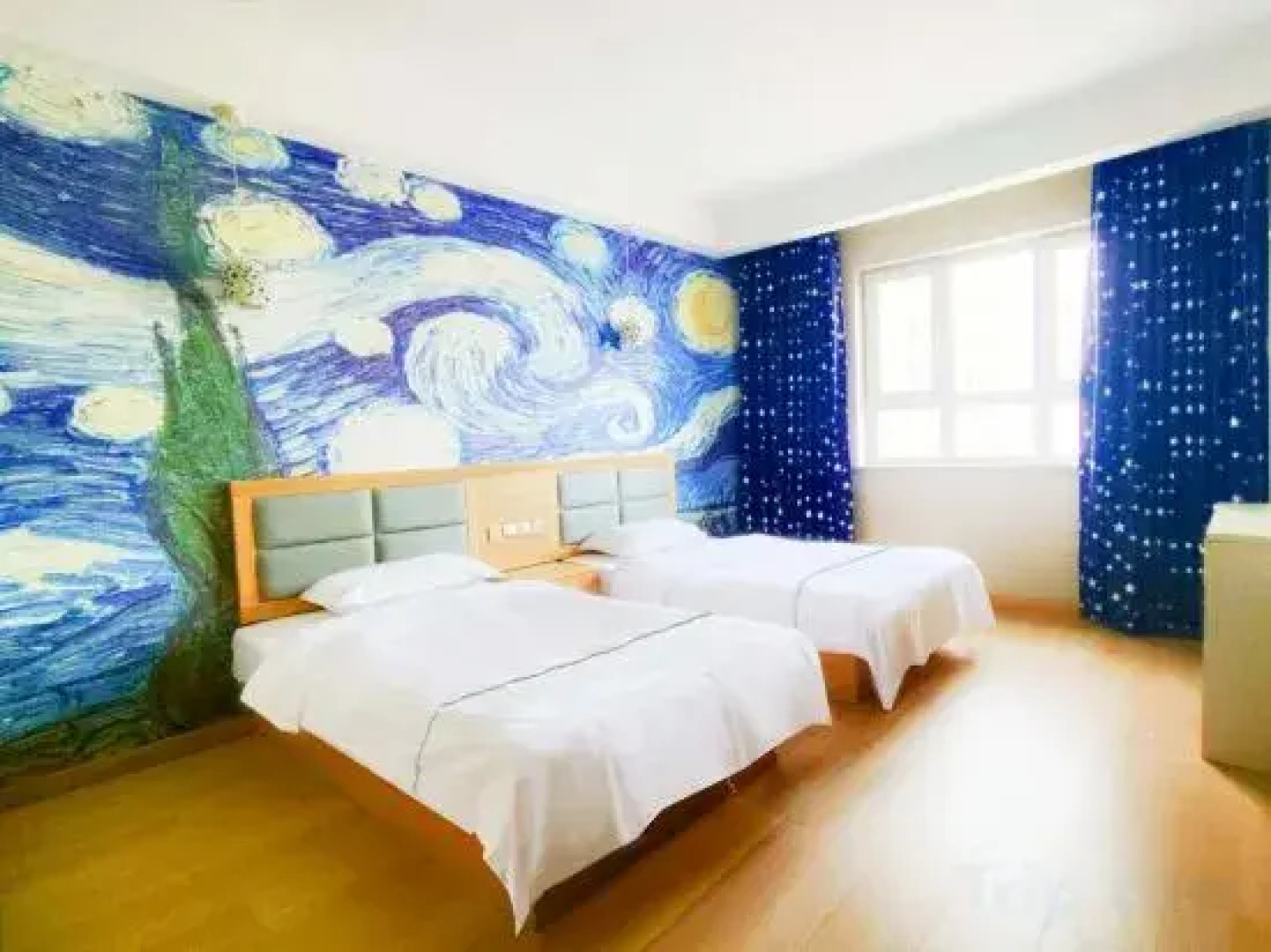 Qitai Shuiyun Tiancheng Theme Hotel