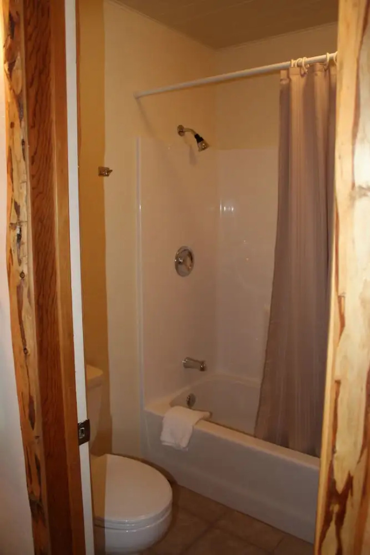 Quail Cove Lakeside Lodge