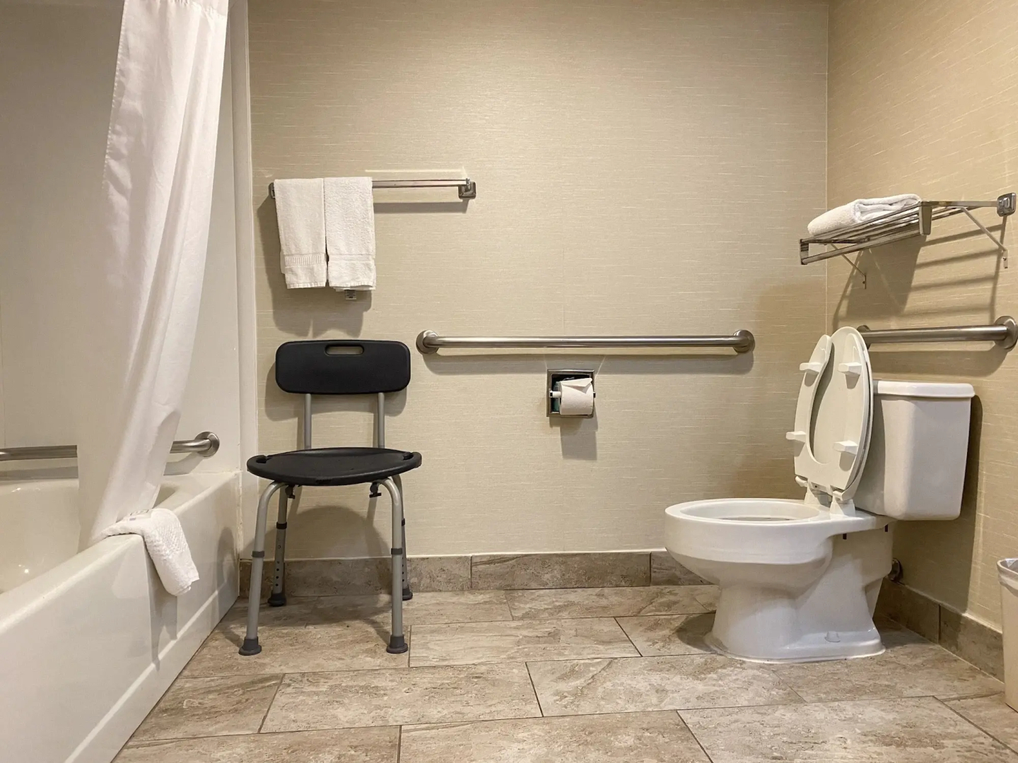 Clarion Inn & Suites Grand Rapids Airport