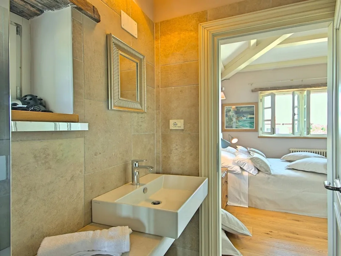 Plushy Villa in Ladici With Pool and Whirlpool