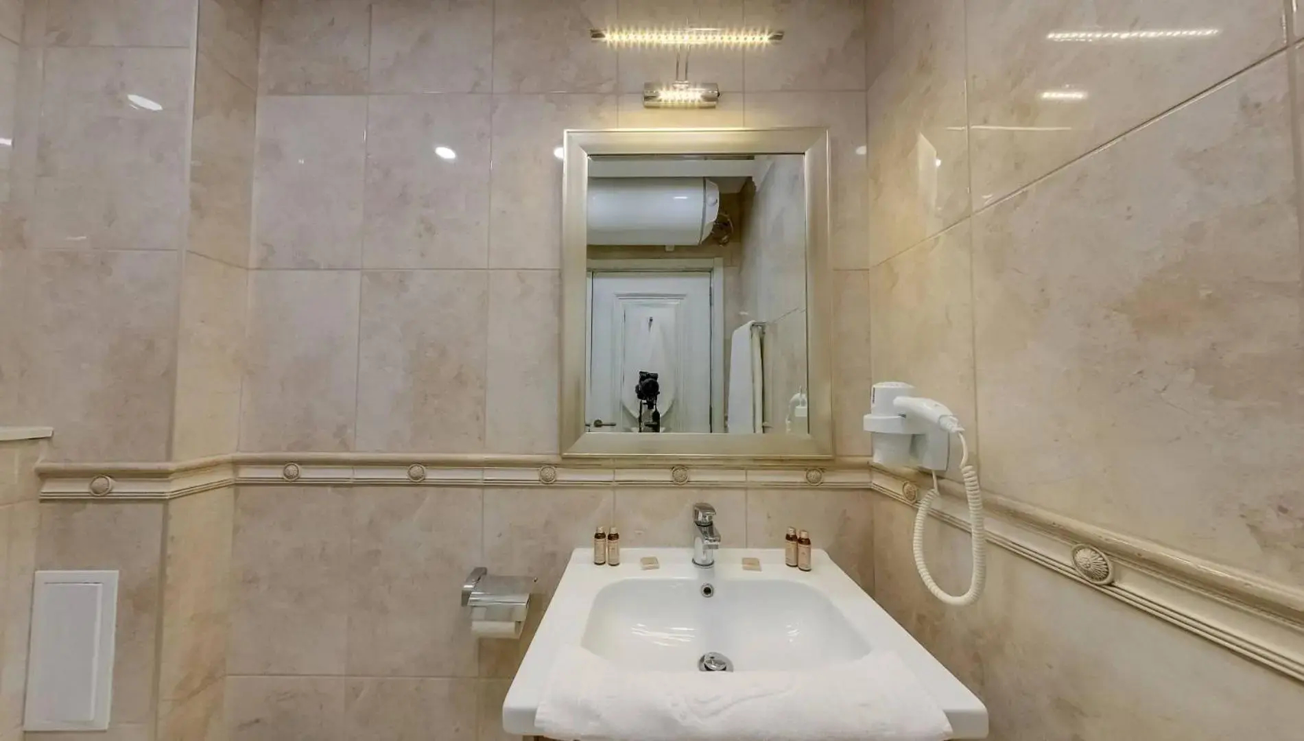 Maria Palace Complex