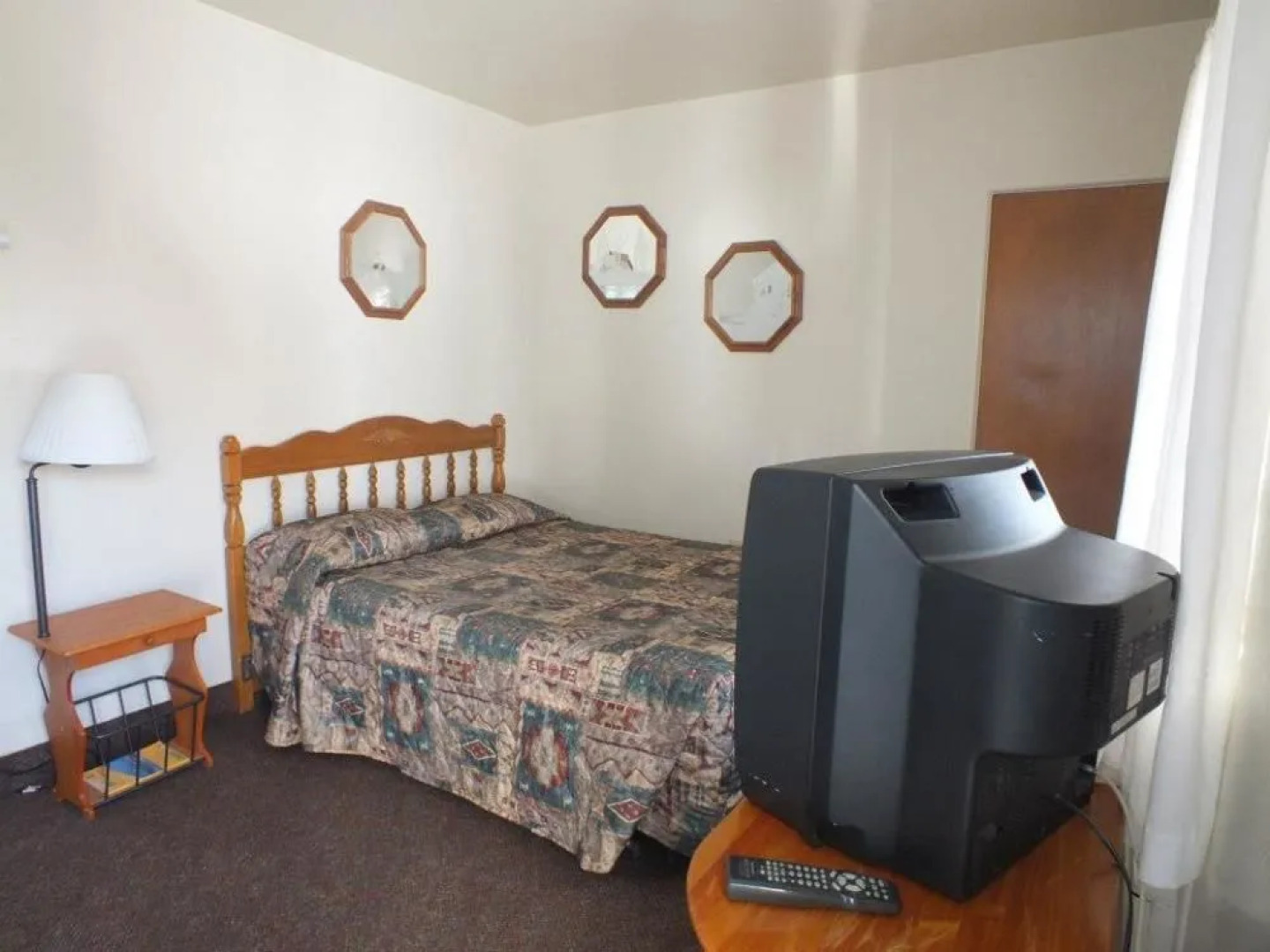 Little Riverside Motel & Marina