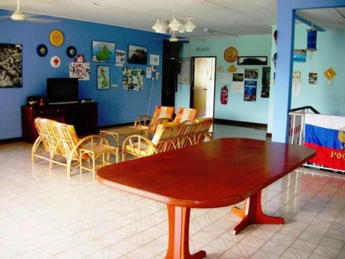 Borneo Beachouse Backpackers