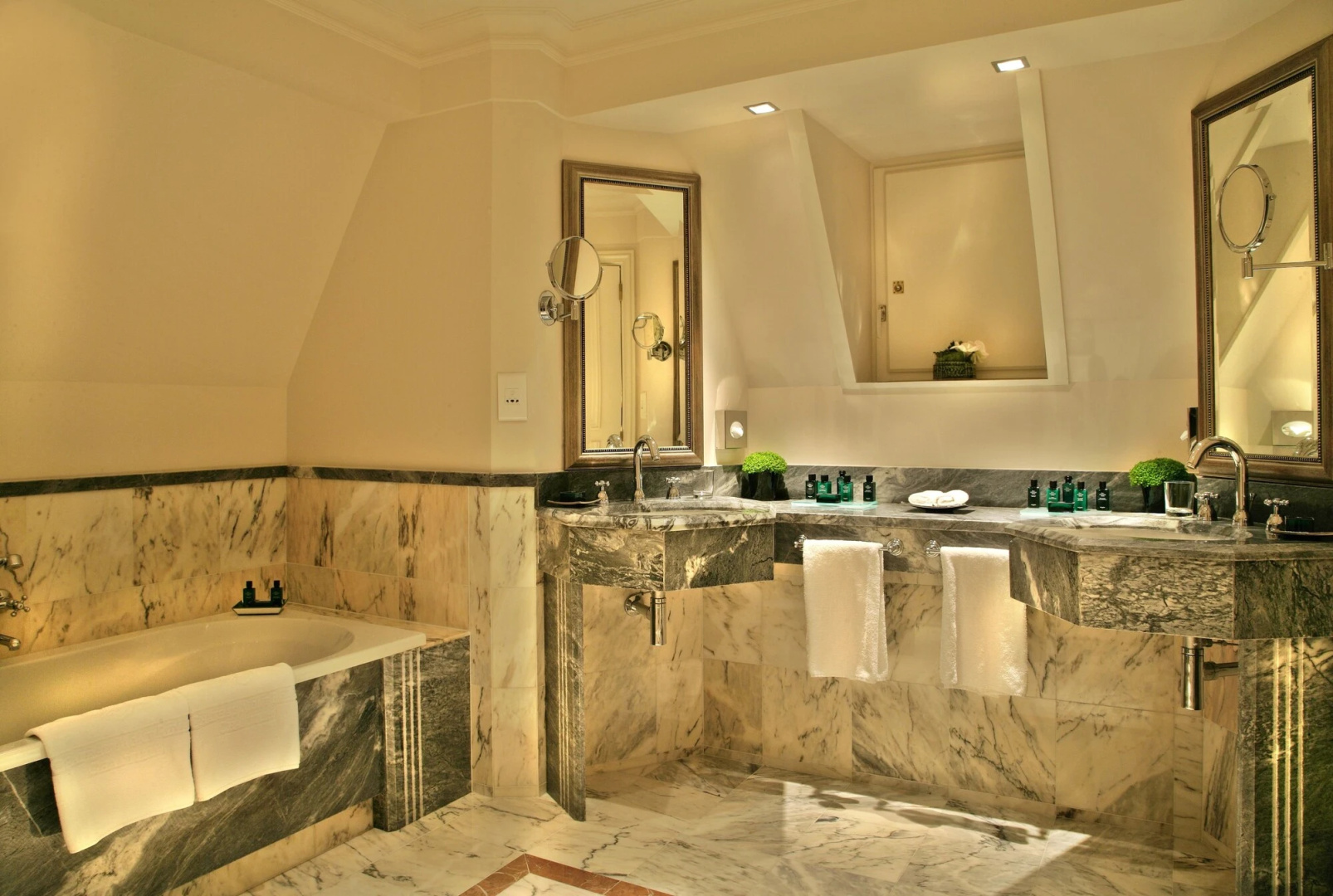 InterContinental Chantilly Chateau Mont Royal by IHG
