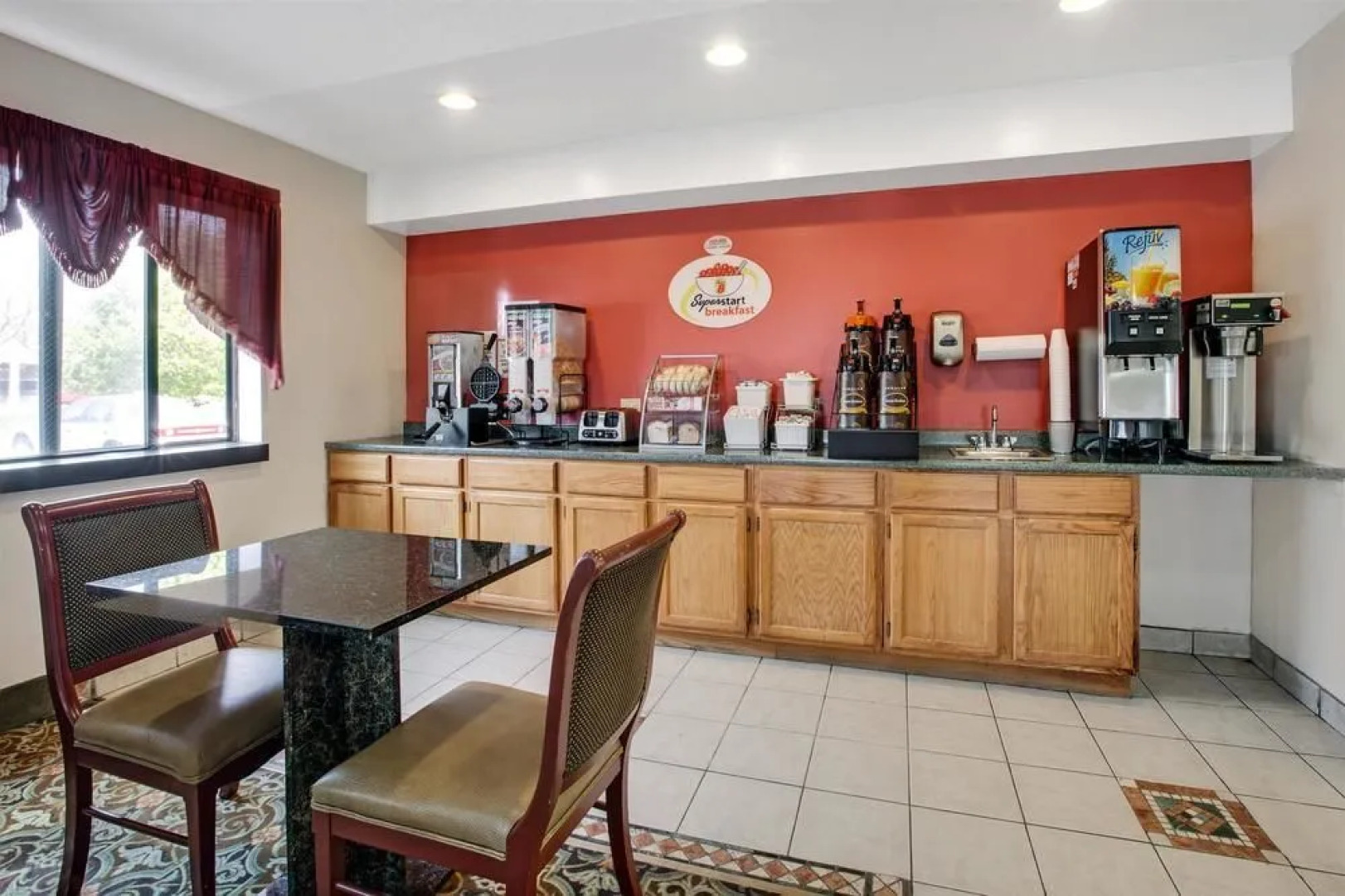 Super 8 by Wyndham Crystal Lake