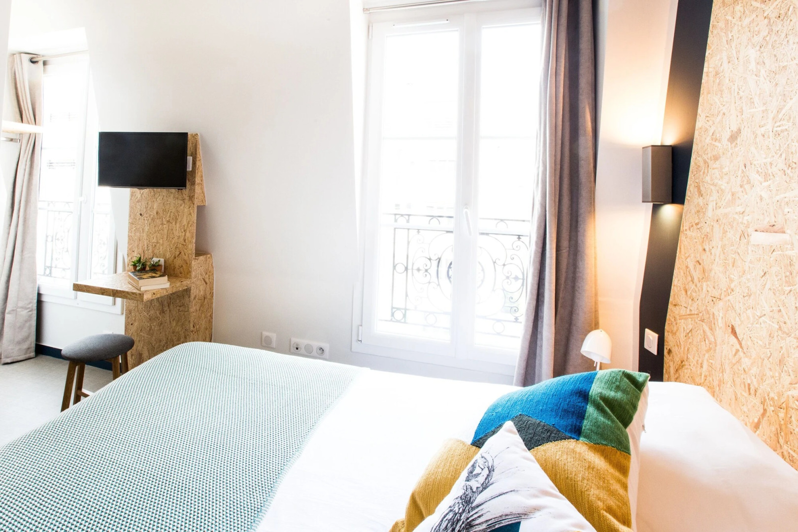 Beautiful Belleville Hostel & Hotel