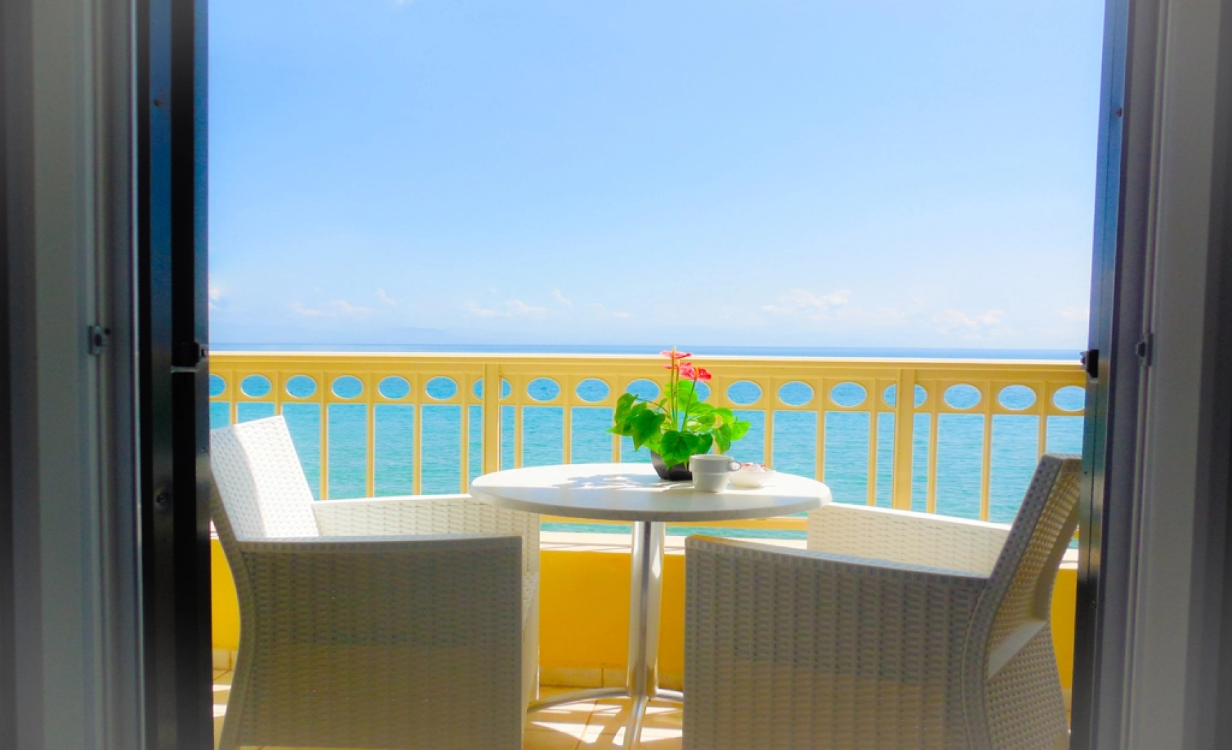 Rossis Beach Hotel