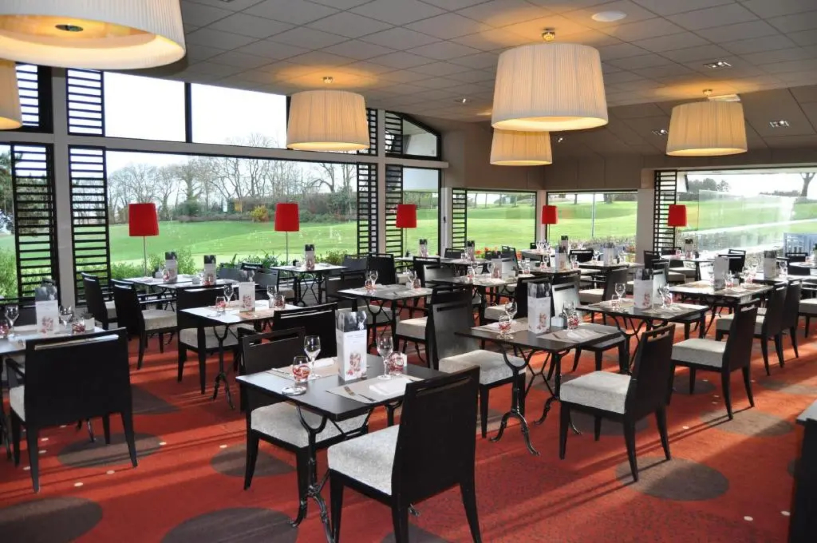 Mercure Omaha Beach Hotel