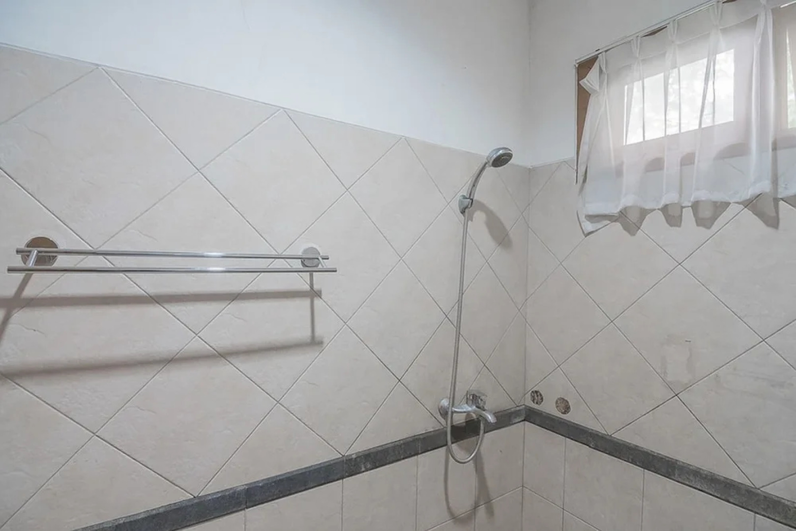 RedDoorz Plus @ Megamendung Puncak Bogor 2