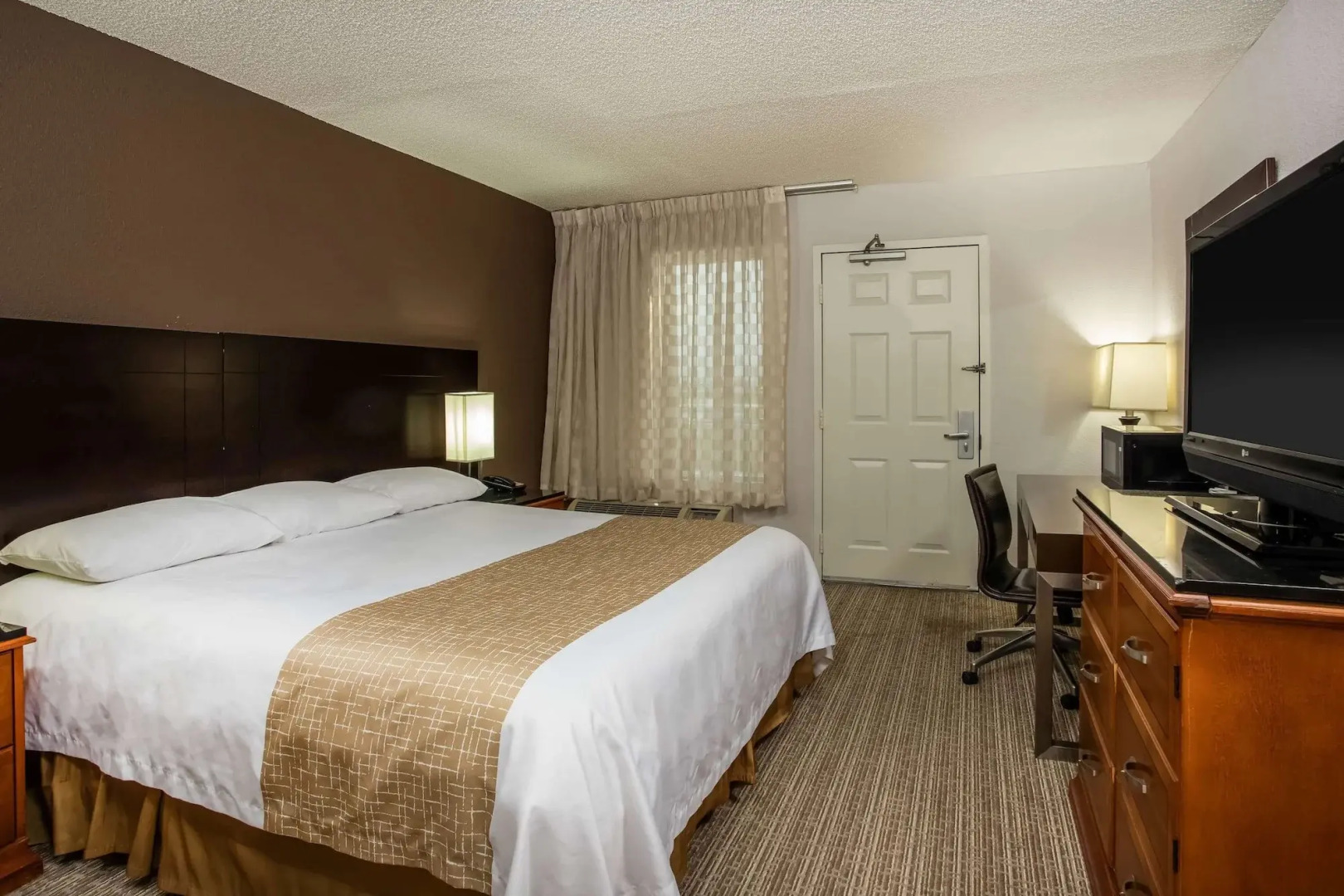 Travelodge by Wyndham Fort Wayne North