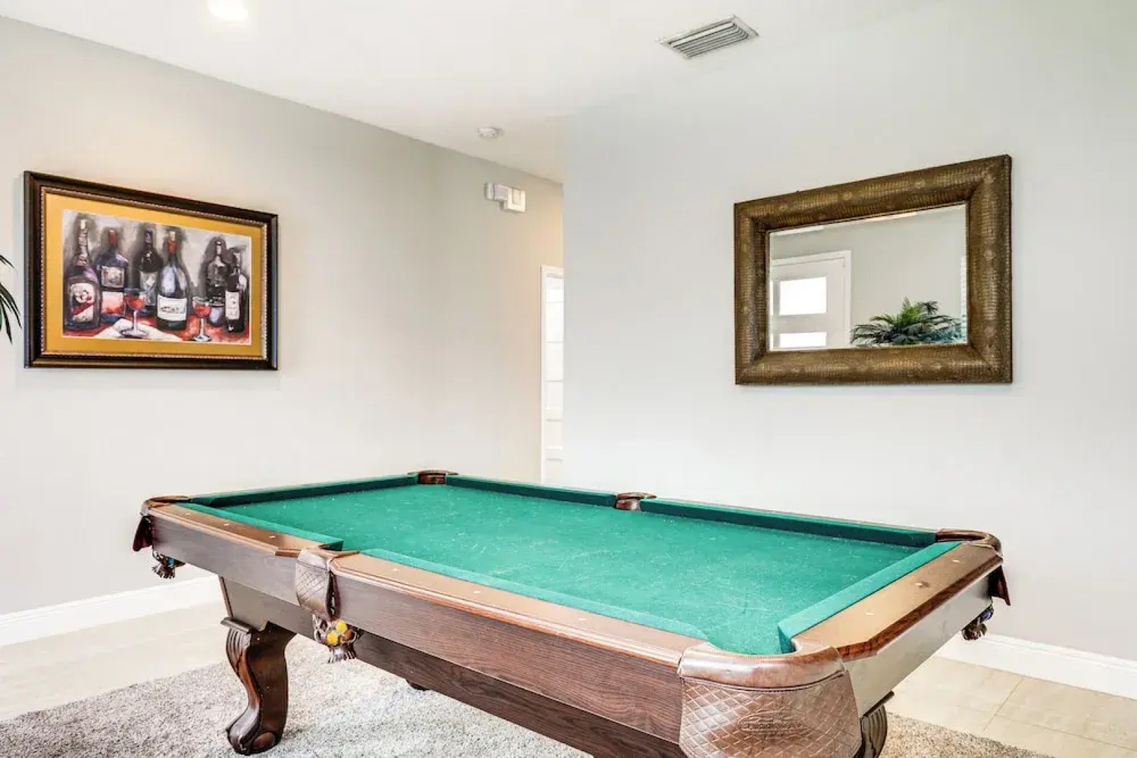 Tampa Home w/ Fire Pit, Yard, Cornhole + More!