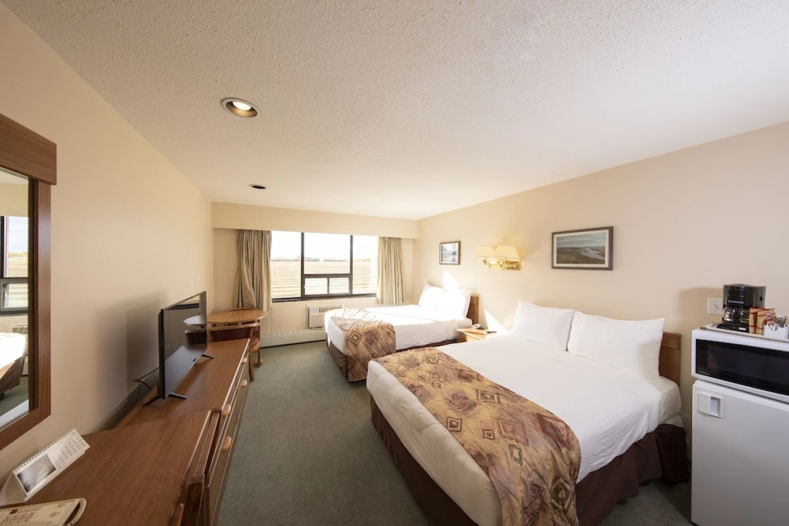 Dunvegan Inn and Suites