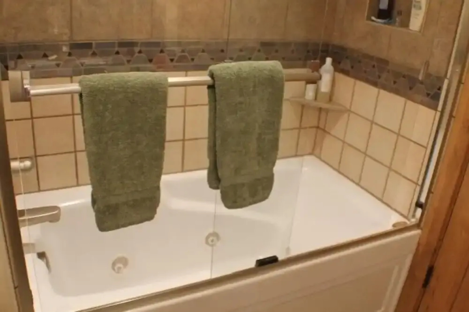 Three Peaks Mountain Lodge 5 Bedroom Home by RedAwning