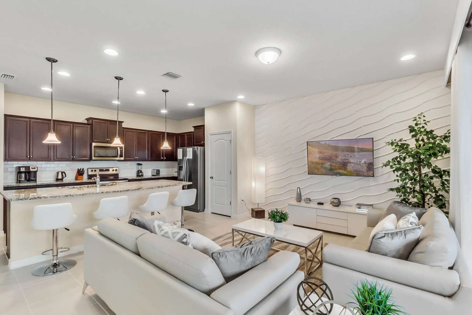 5 Bedrooms / 4.5 Bathrooms / Windsor at Westside (8917 SA), Kissimmee, US