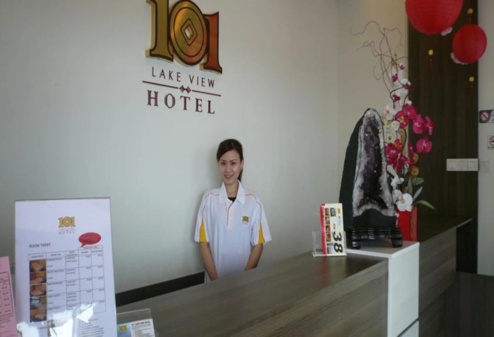 101 Lake View Hotel