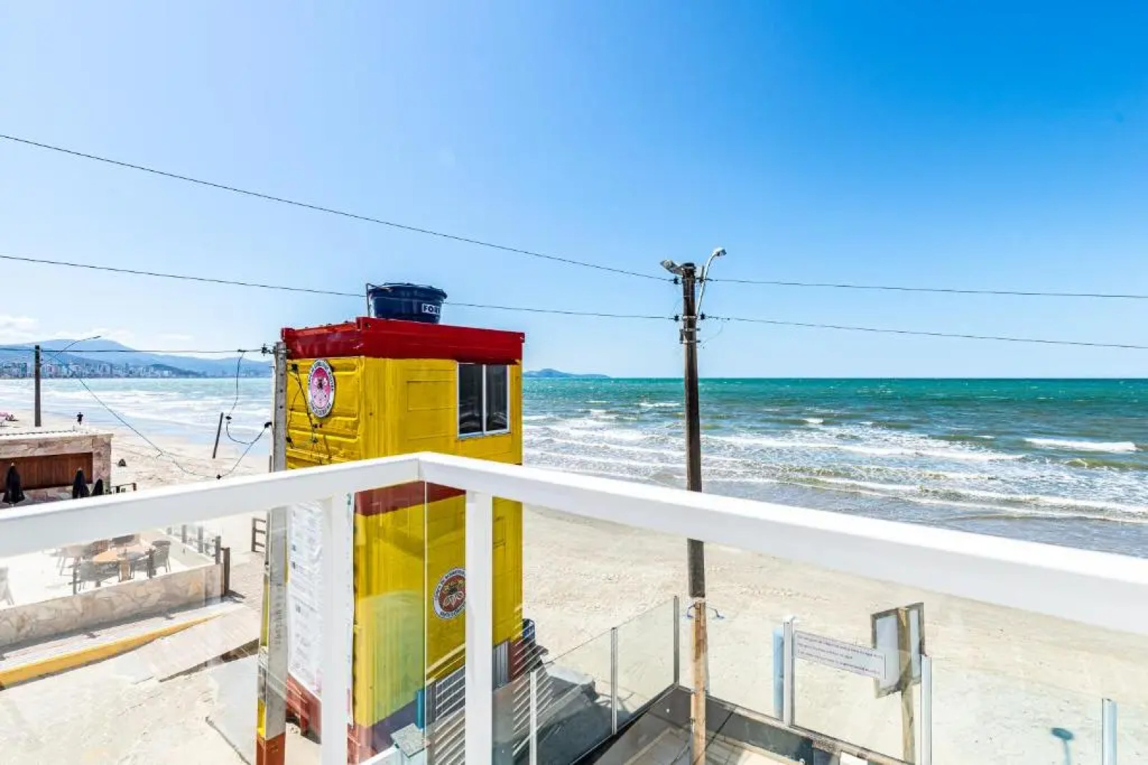 Duplex pé na areia com vista deslumbrante RAT001