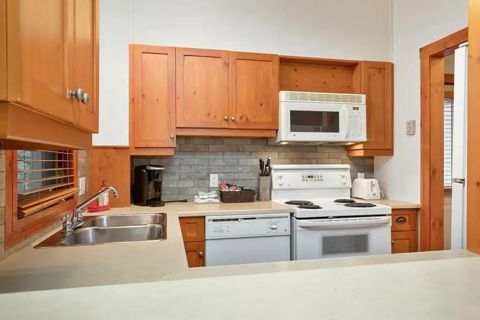 Les Eaux 225-1 by Escapades Tremblant