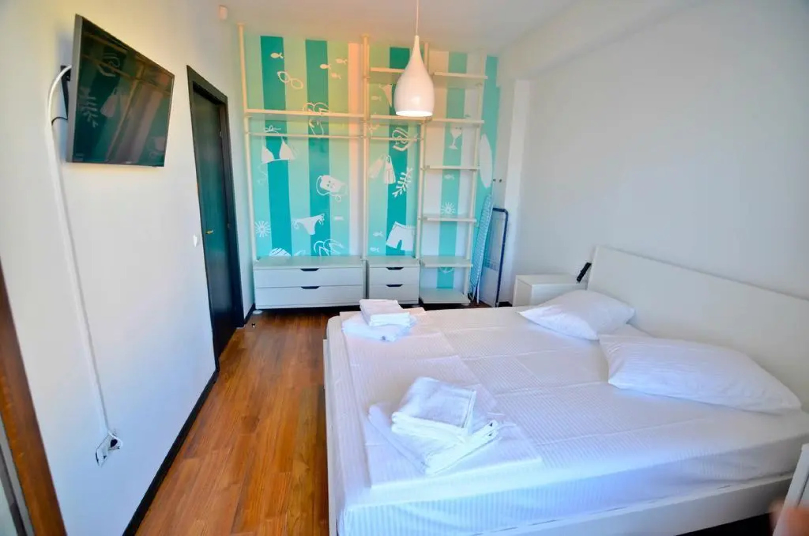 Happy Blue Apartment Summerland