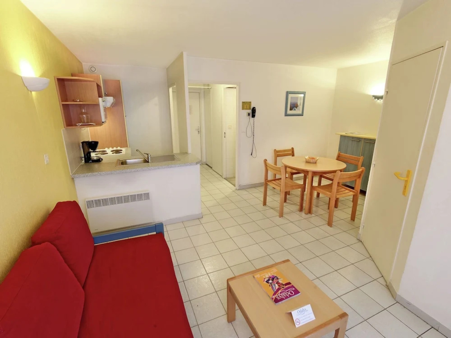 Studio 300 Meters Away From the Lively Beach of Golfe-juan