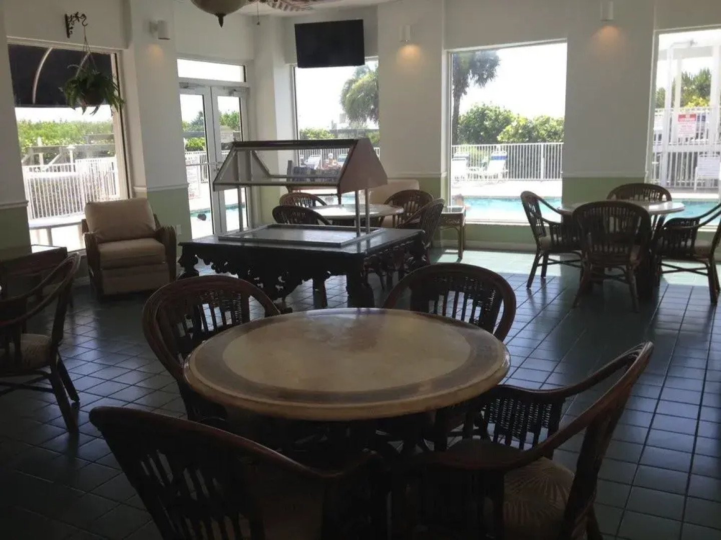 Royal Mansions Resort