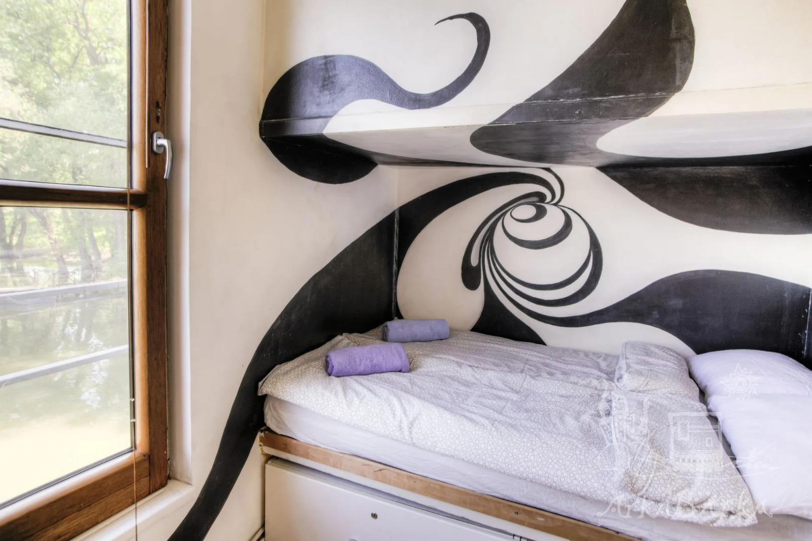 ArkaBarka Floating Hostel and Apartments