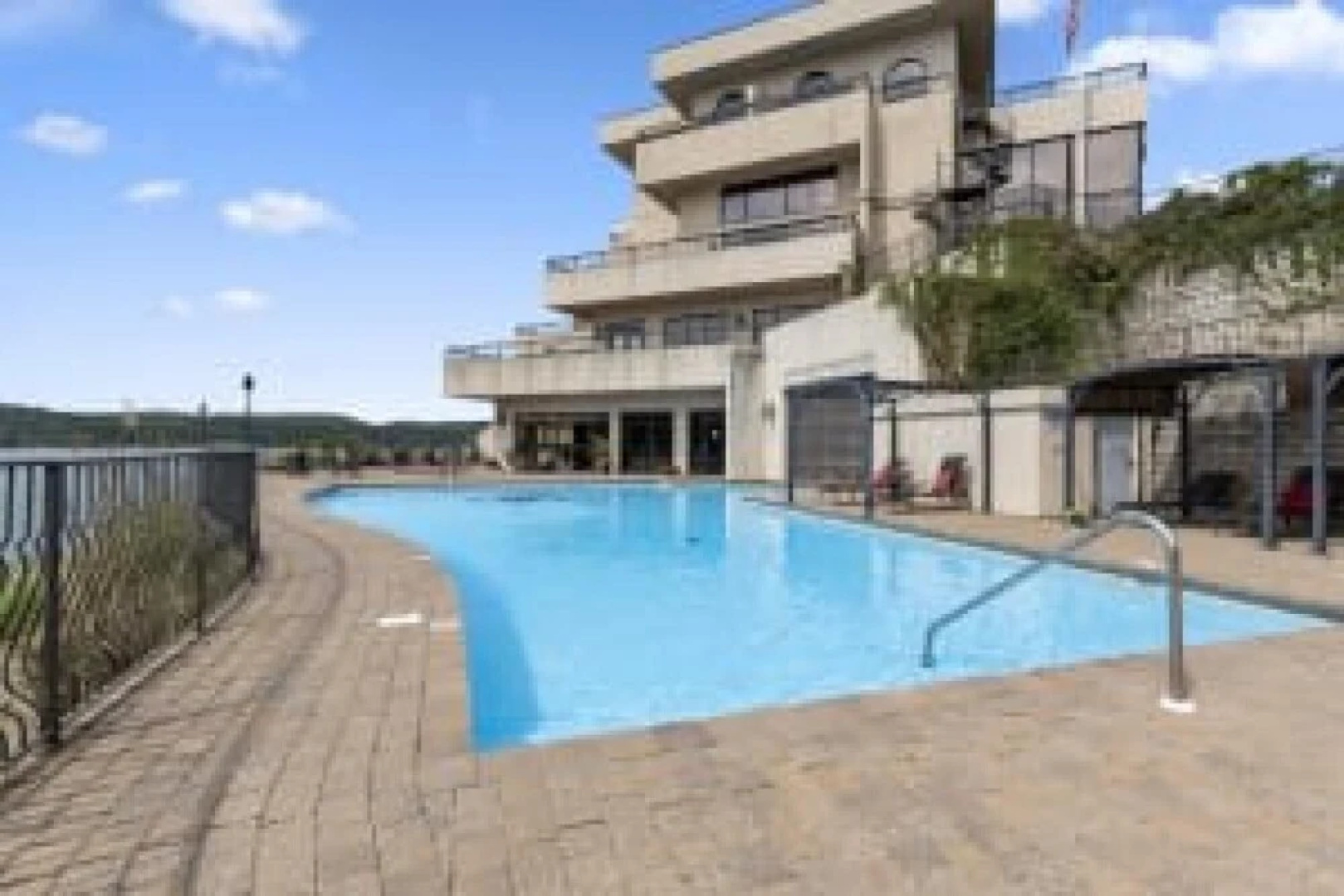 1 Bedroom Lake View Villa- 608