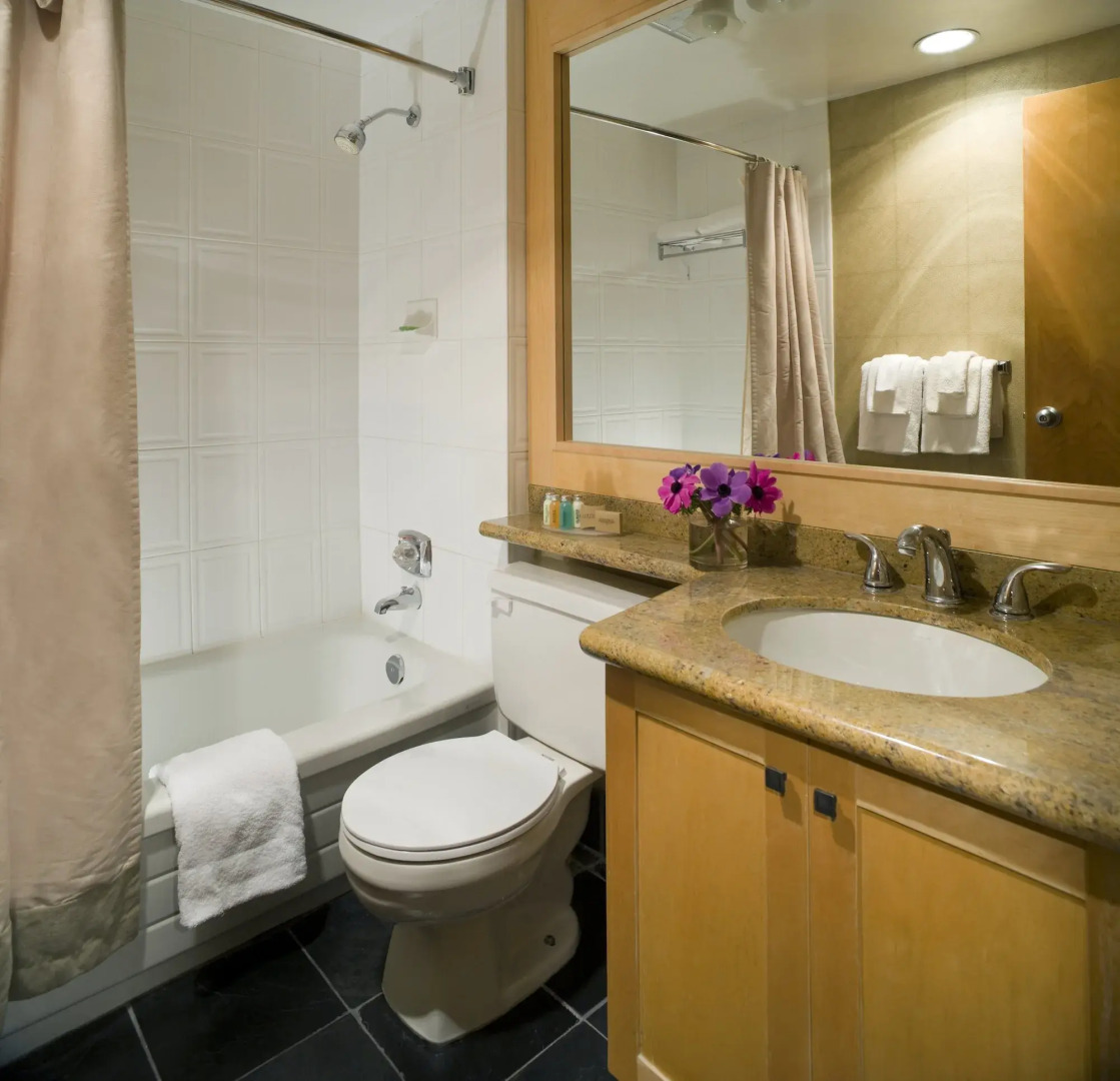 Whistler Village Inn And Suites