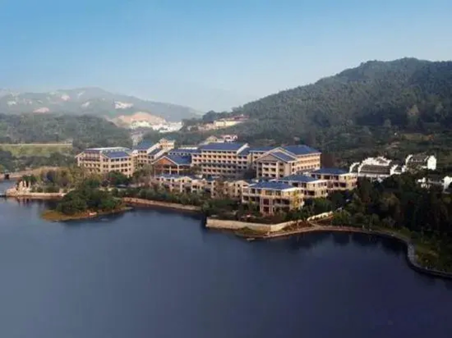 Donggu Lake Xiangshan New Century Hotel