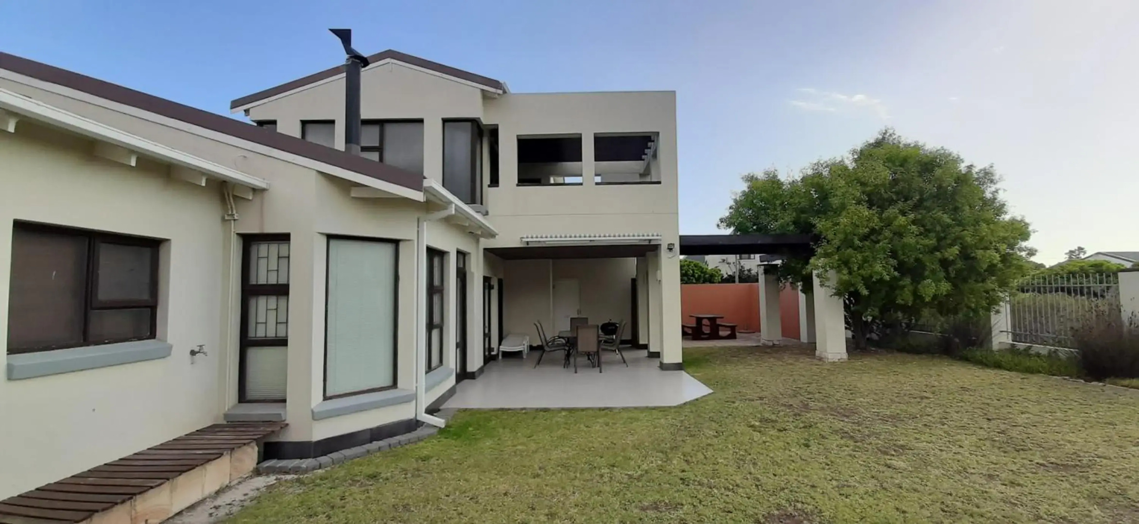 Hadingham Russell Holiday House