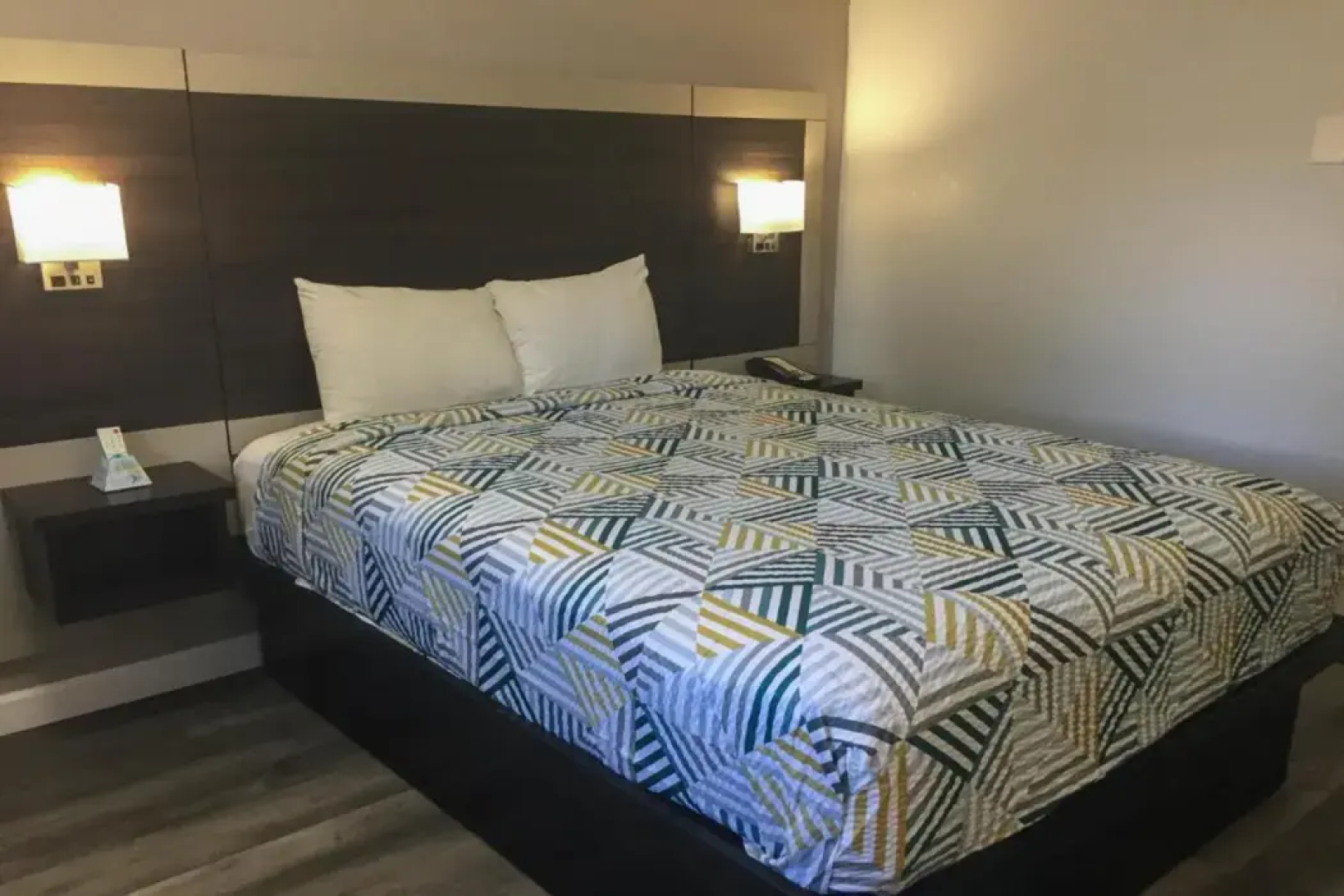 Motel 6 Burnsville, MN