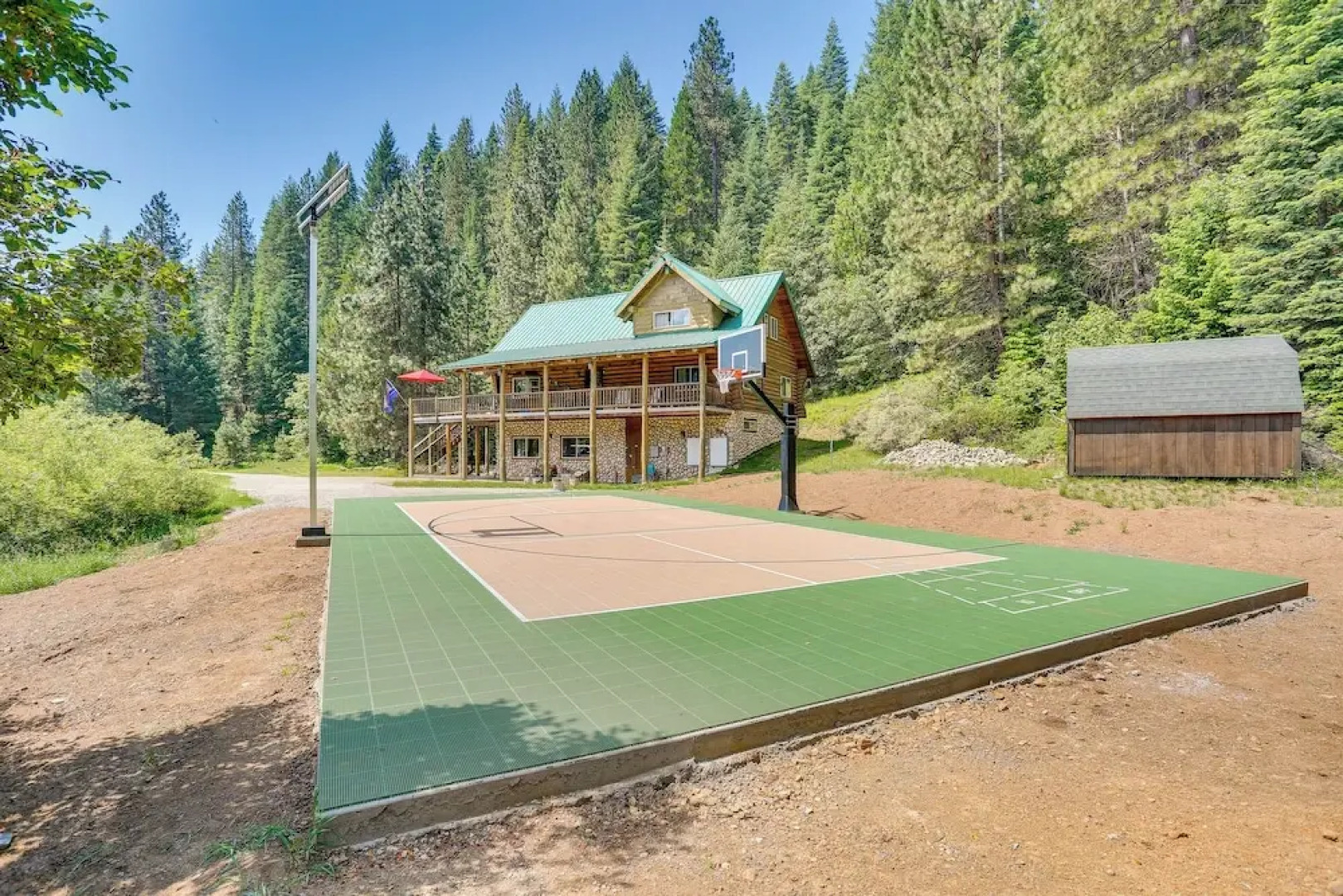 13 Mi to Ski Slopes: Log Home on 60 Private Acres!