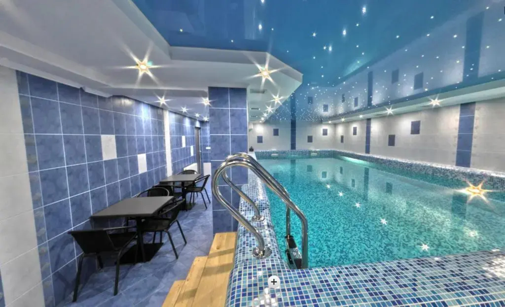 Hotel Forward Pool&Sauna
