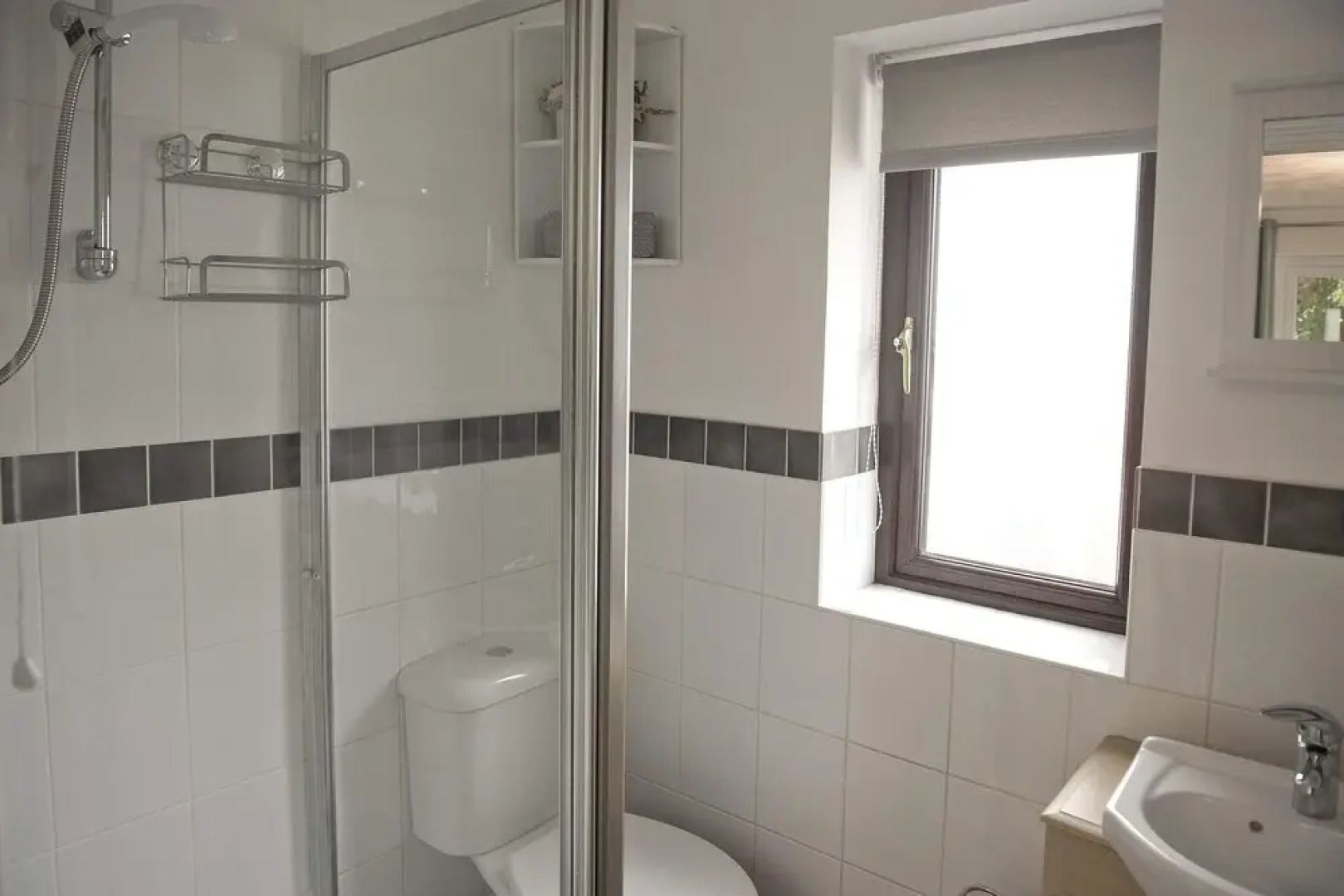 Lovely Mountain View Apartment - Short Drive to Beaches