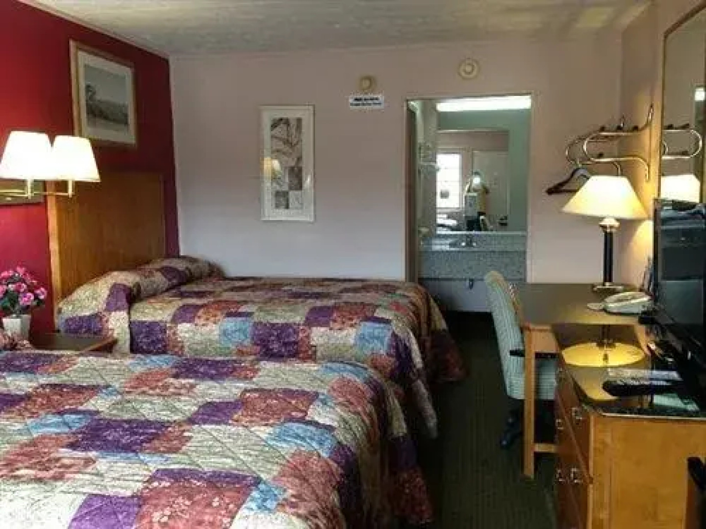 Red Carpet Inn Parkersburg