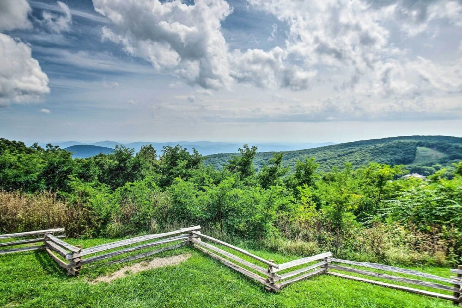 Wintergreen Resort Retreat - Walk to Slopes!